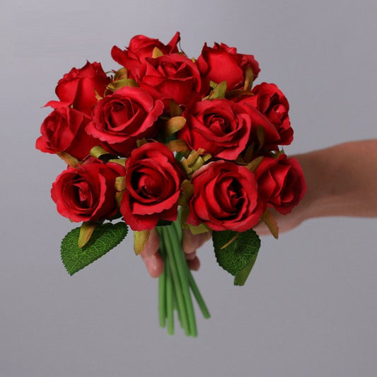 Kunstig Rosebukkett med 12 rosestilker 25cm - Rødfarget