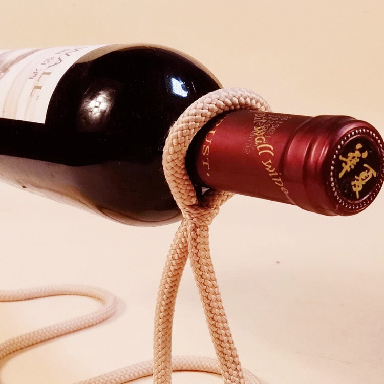Opphengt Tau Vin Flaske holder - Vinstativ i lysbrun, closeup
